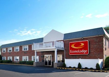 Econo Lodge Inn & Suites Windsor Locks  01.[1]